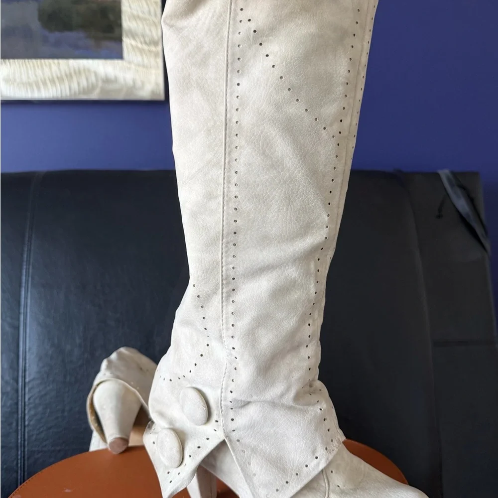 Not Rated Cream Heeled Boots - Picture 2 of 3